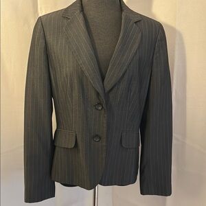 Ann Taylor lined fitted Women's Grey and Blue Pinstripe Blazer. Size 8.